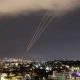 इजराइल ने ईरान पर जवाबी हमले में मिसाइलें दागीं: अमेरिकी अधिकारी